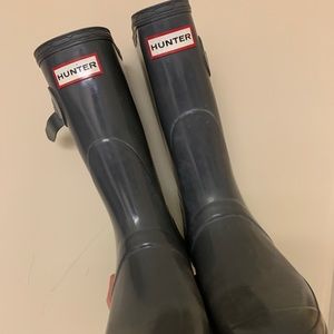 Women's Short Adjustable Gloss Rain Boots in Grey